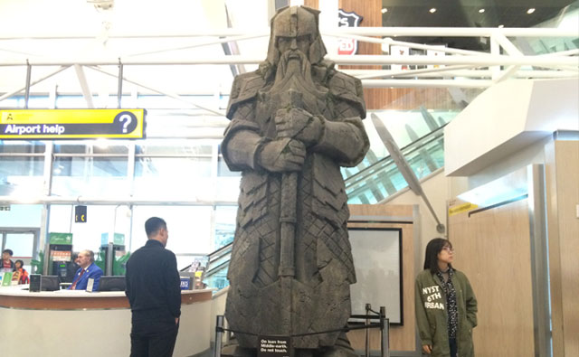 LOTRのキャラクターがお出迎え!