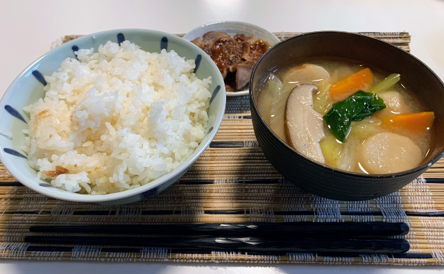 しっかり食べて理想の体型に。海外生活でもお腹やせできる献立のコツとは？