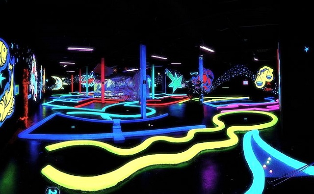 Gloputt Mini Golf
