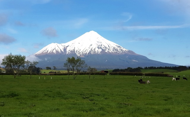富士山そっくりタラナキ山！