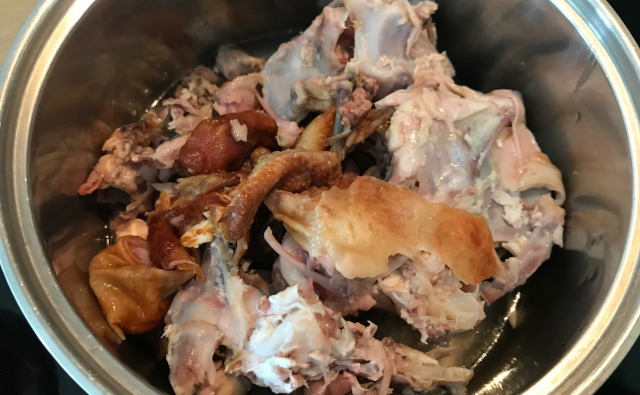 鶏の骨、捨てないで！