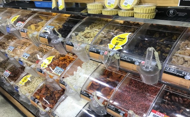 スーパーで見かけるグラム売りのお菓子やナッツ、ドライフルーツ